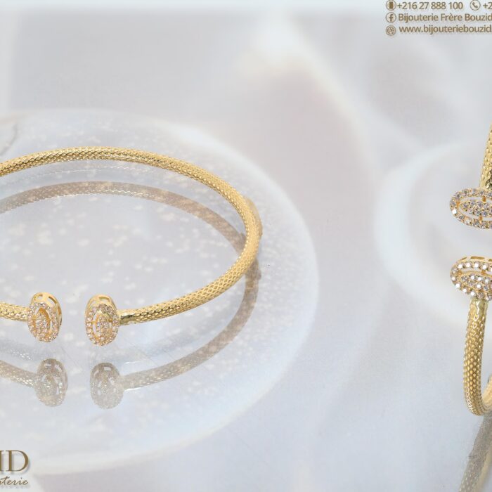 Bracelet rigide en or 18K ajouré – élégance et éclat chez Bijouterie Frères Bouzid